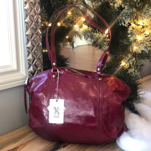 Hobo flourish leather shoulder bag Clearance